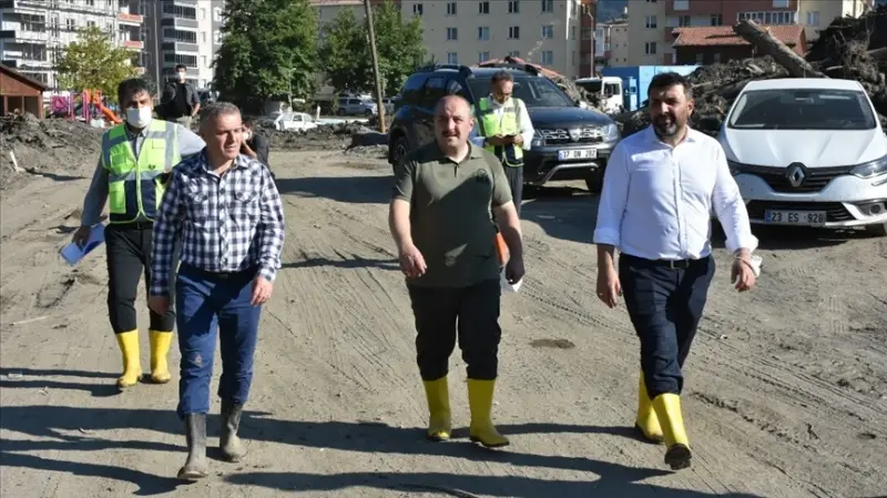 Sanayi ve Teknoloji Bakanı Varank, Bozkurt ve Abana'da incelemede bulundu