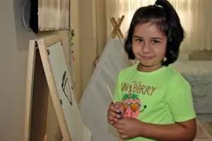 6 yaşındaki Zeynep kumbarasını yangınzedeler için bağışladı