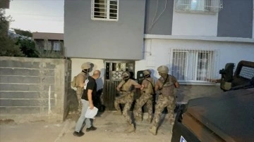 Adana'da DEAŞ'a müteveccih operasyonda 5 meşkûk yakalandı