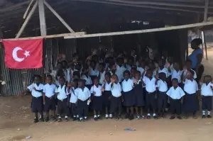 Afrika’da okuldan uzak kalan öğrenciler eğitimle buluşturuluyor
