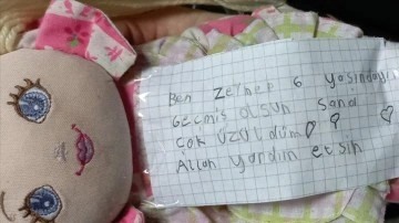 Altı yaşındaki Zeynep oyuncak bebeğinin karşı not yazarak zelzele alanına gönderdi
