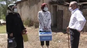 Aşı timleri Muş'un 'mavi' kategoriye geçmesi için mahalle ve köyleri dolaşıyor