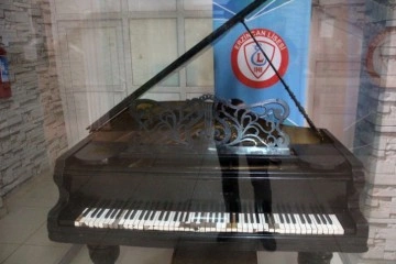 Atatürk’e hediye edilen piyanoya, Erzincan Lisesi ev sahipliği yapıyor