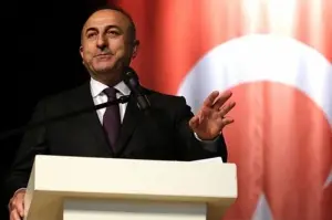 Bakan Çavuşoğlu, Cezayir’de Türk iş adamlarıyla bir araya geldi