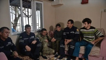 Depremzede kardeşler, menfaatlerini yaşama bağlayan Azerbaycanlı ekiple buluştu
