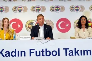 Fenerbahçe Kadın Futbol Takımı’nın imza tören gerçekleştirildi