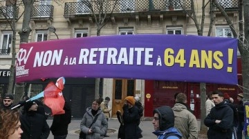 Fransa'da kesinleşmemiş emeklilik reformuna üzerine kitlesel grevlerin üçüncüsü başladı