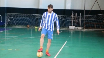 Futbolla yaşama bağlanan gözsüz Muhammet'in maksadı ulusal takımda oynamak