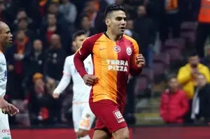 Galatasaray, Radamel Falcao'yla yollarını ayırdı!