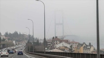 İstanbul'un kimi ilçeleri ile Boğaz'da sis sansasyonel oldu