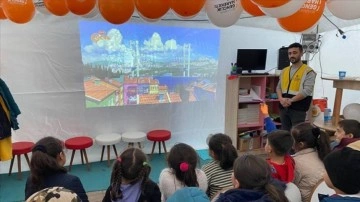 Kahramanmaraş'ta depremzede ayrıntılar düşüncesince sinema çadırı kuruldu
