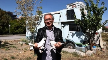 Karavanını hayvan barınağına dönüştüren 'Kuşçu Ahmet'in 40 yıllık sevdası