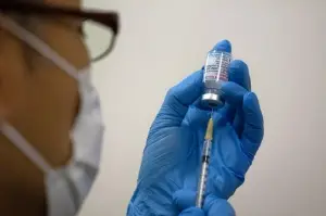 Moderna aşısındaki yabancı maddelerle ilgili flaş gelişme