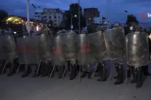 Nepal’de hükümet karşıtları polisle çatıştı