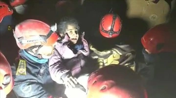 Ordu'dan deprem alanına revan takımlar Malatya'da ağababa ve kızını kurtardı