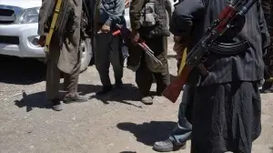 Taliban Afganistan'da başkent Kabil'in kenar mahallelerine girmeye başladı