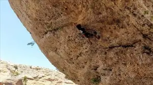 Türkiye'nin en zorlu kaya rotalarından birini 14 yaşında tırmandı