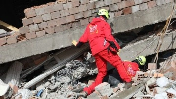 Yabancı kurtarma ekipleri deprem dalında çalışmalarını sürdürüyor